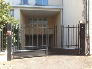 Place de parking souterrain à louer à Cachan  à coté du RER B