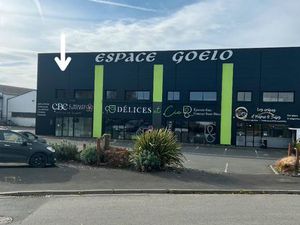? Local commercial à louer – 160 m² – Ploumagoar (ZI Belle-Vue)