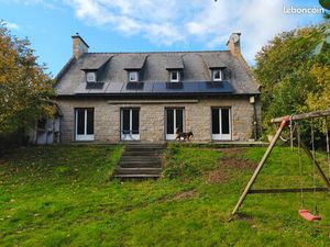 MAISON LANVALLAY 165m2  340 000 euros