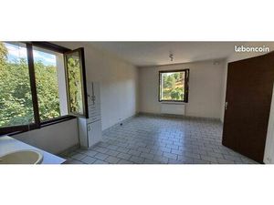 Local professionnel à louer – 60 m² – Saint-Flour (Avenue principale) – Idéal profession l