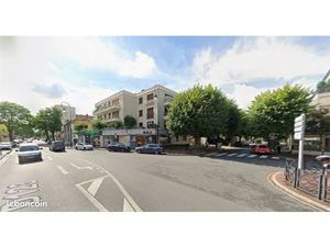 Local commercial 99 m² ST MAUR DES FOSSES