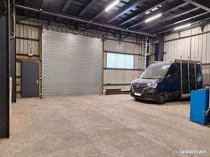 VILLENEUVE LE ROI - HANGAR - ENTREPOT - 614 m²
