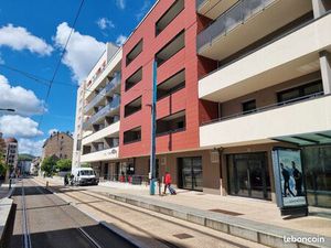 Local professionnel 73 m2