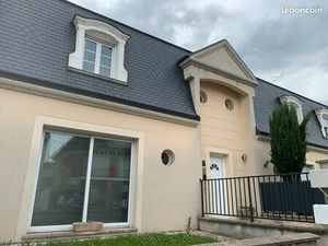 Local 82 m² ORMESSON SUR MARNE