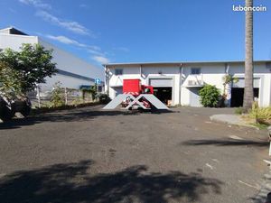 Local 180 m² Sainte-Marie