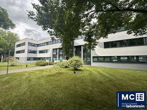 Bureaux 2 377 m²
