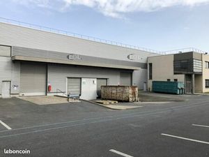 Local industriel 2 244 m²