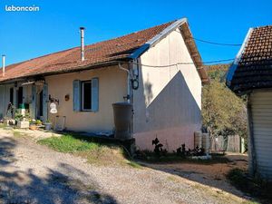 Chalet mitoyen sur un côté
