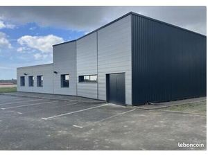 Local professionnel 200 m² à louer – Bureaux + Atelier + Parking – Minihy-Tréguier (Zone a