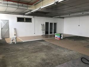 LOCAL STOCKAGE / ACTIVITÉS 160 m²