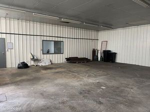 LOCAL STOCKAGE / ACTIVITÉS 190 m²