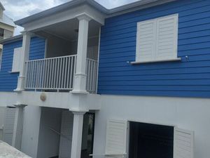 Local esthétique / bien-être – 24 m² – villa rénovée avec cour – tout inclus – Saint-Denis