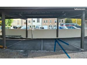 Place parking exterieure sous pergola