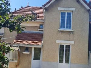 Maison avec un grand jardin