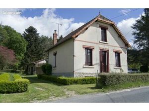 MAISON 98 m2  3 pieces  deux grands garages  terrain arboré 1680 m2