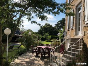 Belle propriete arboree de 1600 m² au calme  en plein centre-ville de saint-hilaire du har