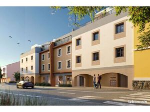 Opportunité commerciale rare au cœur de Bormes-les-Mimosas – Quartier du Pin