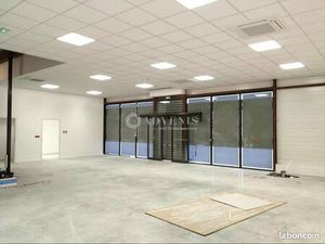 Local commercial 215 m²