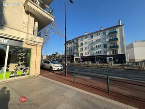 Local commercial 147 m² RUEIL MALMAISON