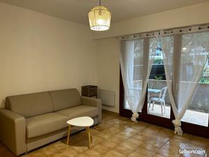 Studio rez de jardin à l année