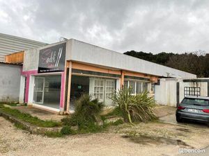 Locaux commerciaux + Parking