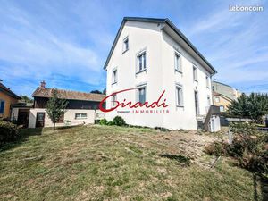 Maison 7 pièces 210 m²