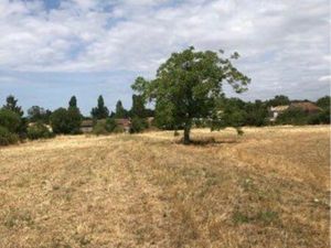 Terrain constructible cœur de village