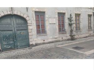 Grand local commercial 100m2 en centre ville de Montargis