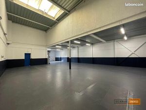 Local industriel 376 m²