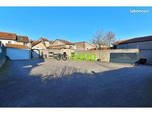 Local commercial 261 m²