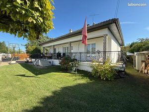 Maison 200m2-jardin 1200m2 - piscine -garage- cave- plain pied-renovée