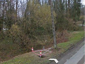 Terrain bord de route