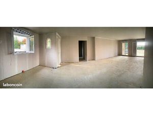 Maison 100m2 plain pied avec grand garage sur terrain arboré de 950m2 ?