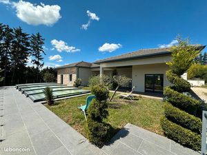 Maison individuelle + piscine + vue panoramique