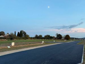 Terrain constructible 700m2 Técou