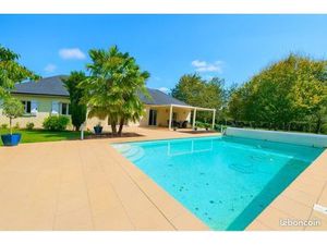 Maison de plain-pied avec piscine