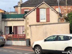 Maison de village centre de Meyssac