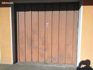 Garage hors-sol  fermé et sécurisé  15m2