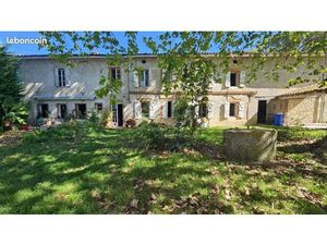 Grande maison à la campagne