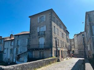 Immeuble 362 m² Confolens