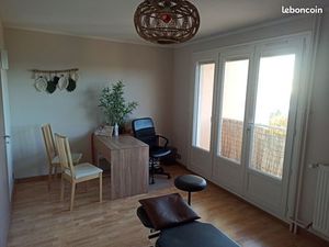 Pièce de soin 18m² dans cabinet pluri-disciplinaire 3j/sem