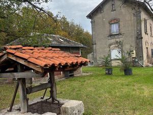 Maison avec terrain de 5400m2 plus dépôt