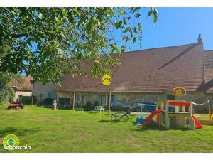 Maison 8 pièces 235 m²