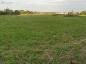 Beau terrain 1600 m² à 15 km au Sud de Niort