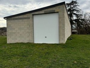Emplacements à louer dans hangar sécurisé – Cazals (Lot)