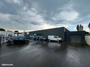 Local 690 m² GOUESNOU