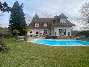 Belle propriété 280 m² / Parc 3800 m² / piscine / CALME