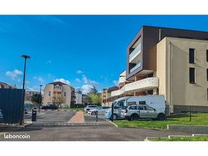 Place de parking extérieure à louer