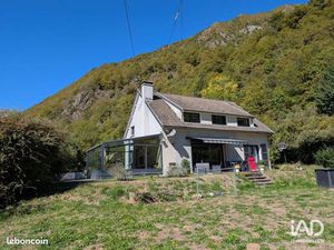 Local 185 m² CETTE-EYGUN