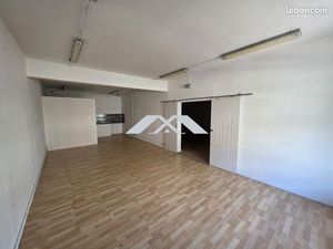 Local 146 m² Saint-Denis